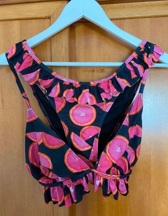 Cueca e top Bikini toranjas usado
