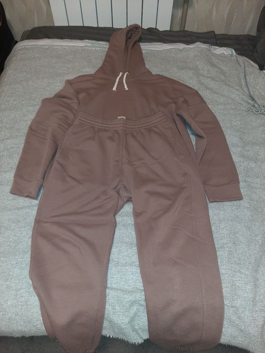 Спортивный женский костюм