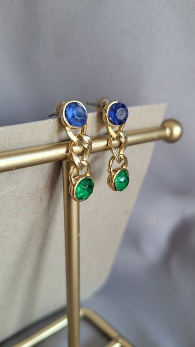 Kolczyki sztyfty w kolorze złotym z oczkami biżuteria sztuczna