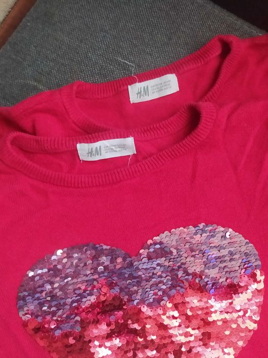 Dwa czerwone sweterki