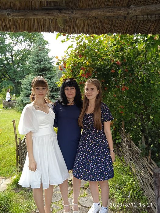 Сукня  весільна або випускна