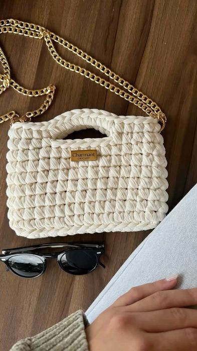 Bolsas  e top de croché por encomenda
