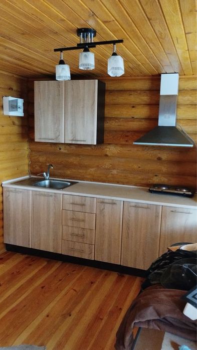 Дачний будиночок на причалі