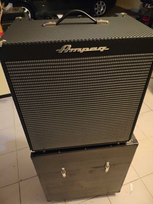 Ampeg RB-115 combo para baixo (1x15)