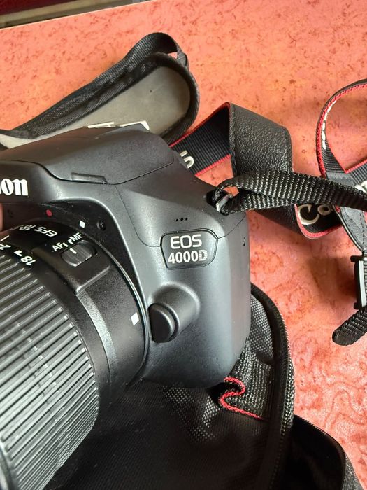 Дзеркальний фотоапарат Canon EOS 4000D + обʼєктив 18-55 мм — повний комплект