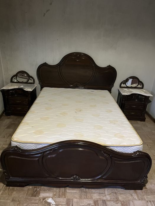 Conjunto antigo mobilia madeira maciça e mármores