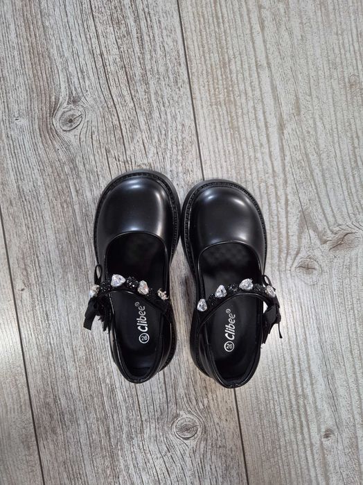 Eleganckie buty dla dziewczynki
