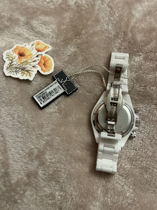 Годиник унісекс дуже стильно виглядає , він керамічний