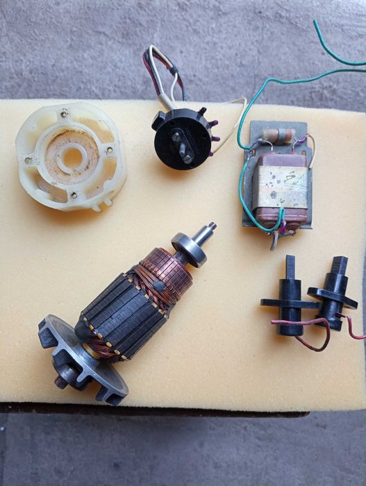 Продаю детали от кухонного комбайна Мрия б\у ,