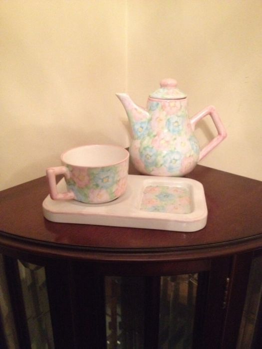 Conjunto de louça pintada à mão