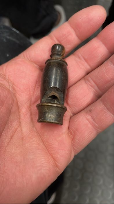 Antigo apito  material nobre