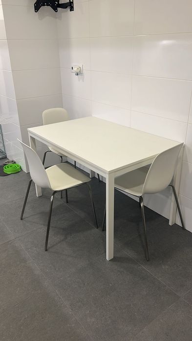 Mesa de Cozinha IKEA (120cmx75cm) + 3 cadeiras