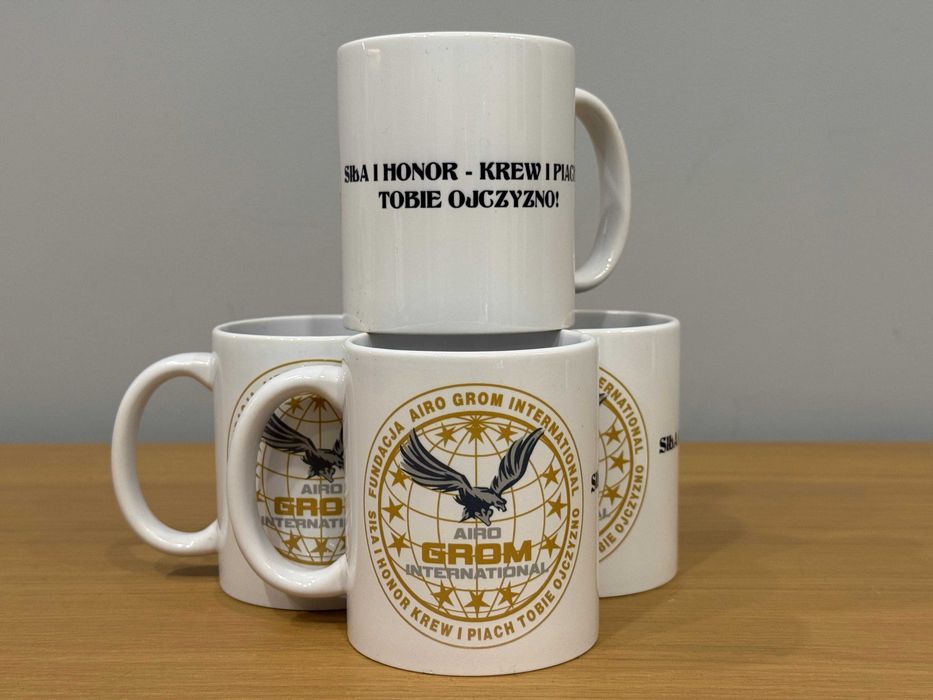 Kubek Fundacja Airo Grom International, biały