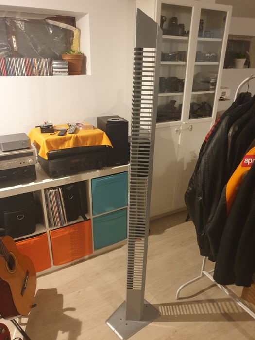 Torre estante para 70 cds