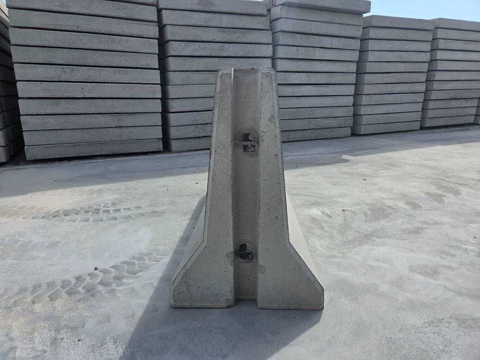 Bariery drogowe U-14b ochronne betonowe zapory