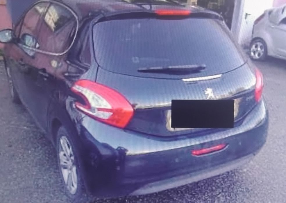 vendo Peugeot 208 1.2 vti 82 cv  nacional acidentado salvado