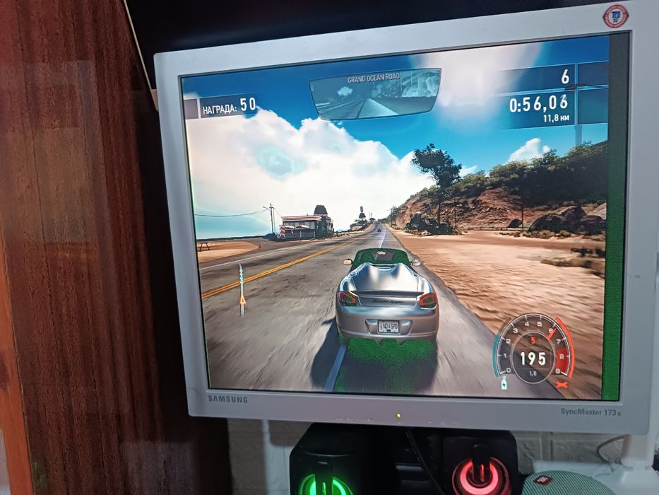 Монитор Samsung SyncMaster 173s працює