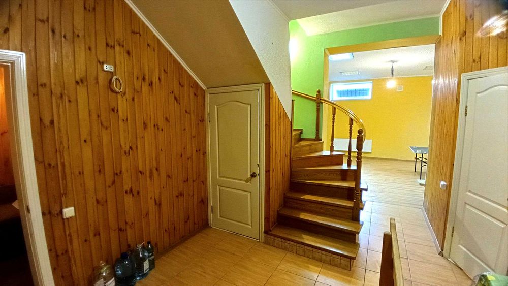 Добротній,жилий будинок біля лісу та недалеко від озера.с.Завалівка