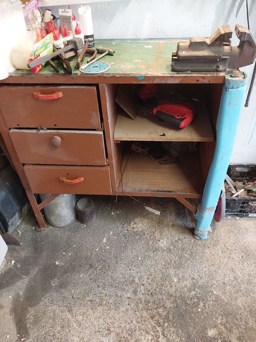 Stół narzędziowy z imadłem / zestaw/