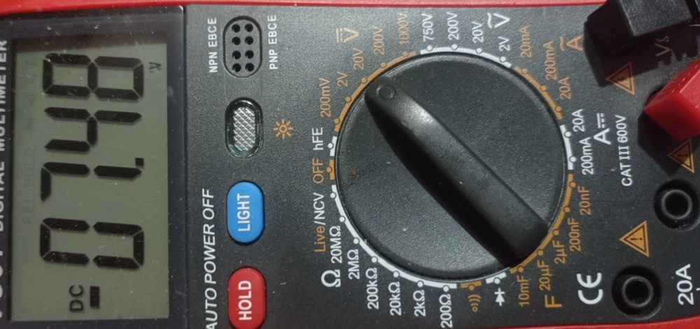 Продам зарядку для телефона.