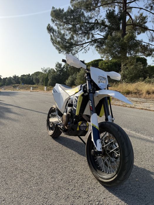 Husqvarna 701 supermoto