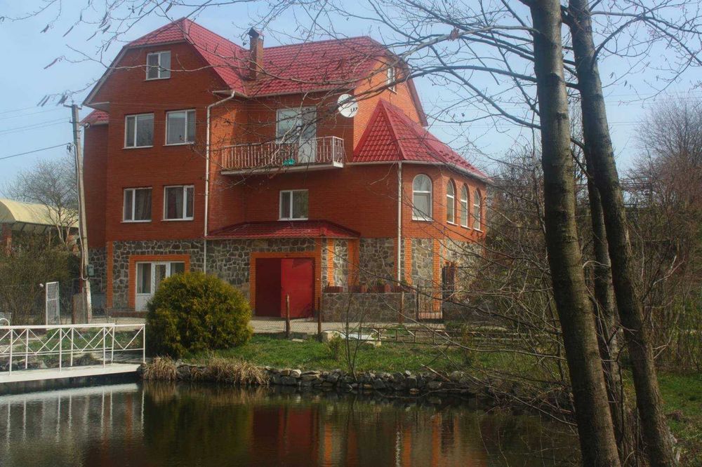 Продам 3-поверховий будинок в Березині 3449