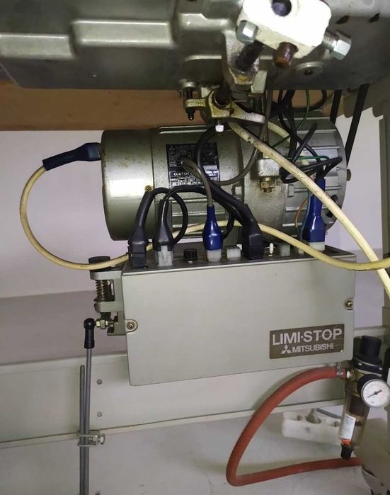 Máquina triplo arràsto ( estófos, malas, cintos etc )