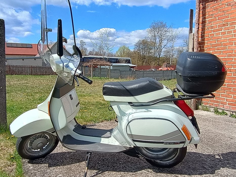 Skuter Vespa 50 XL z 85 roku