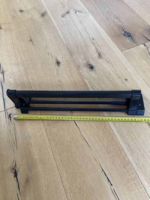 Wieszak na ubrania wewnętrzny  do montażu wewnatrz szafy, wysuwany