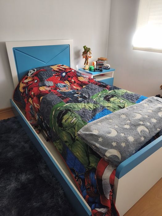Cama de criança lacada em branco e azul