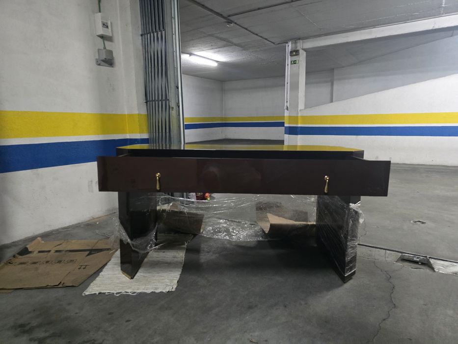 Secretária Castanha Estilo
