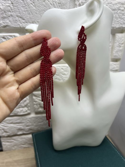 Nowe luksusowe kolczyki „Czerwony Diament”.