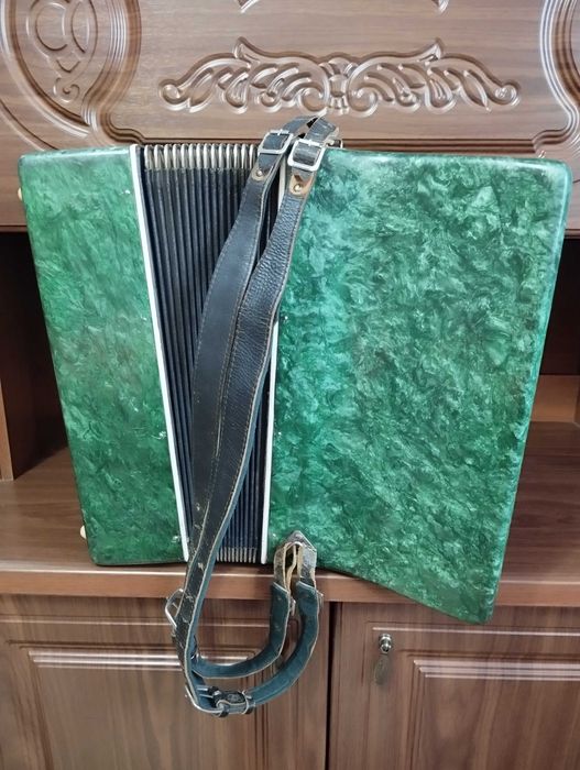 Продам батьківський баян