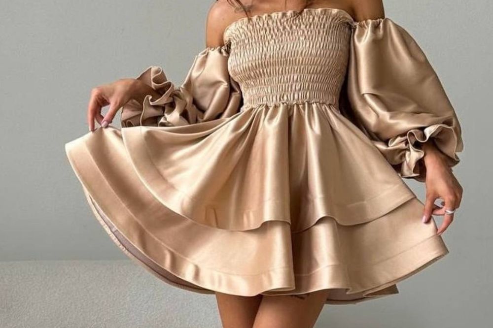 Атласне плаття бежевого кольору