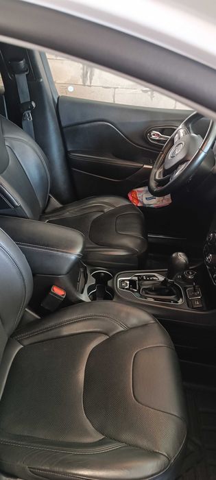 обменяю или продам джип чероки кл