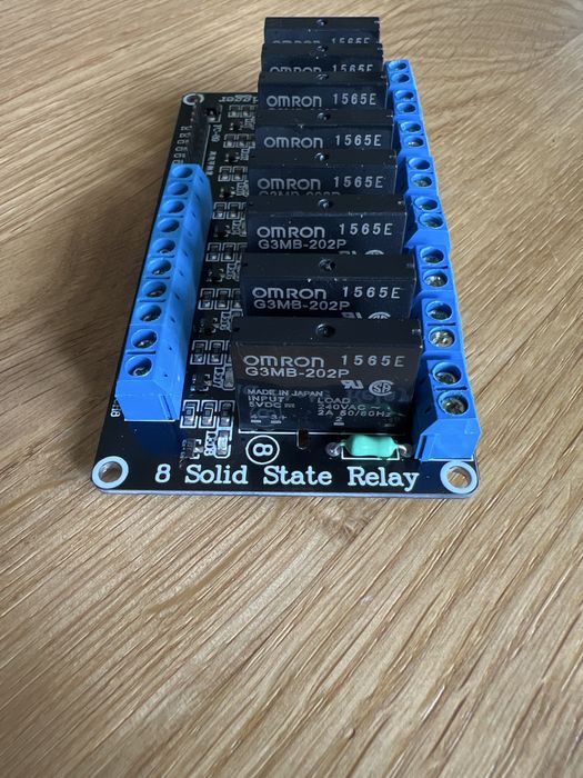 Ptzekaźniki SSR 8 kanałów 2A