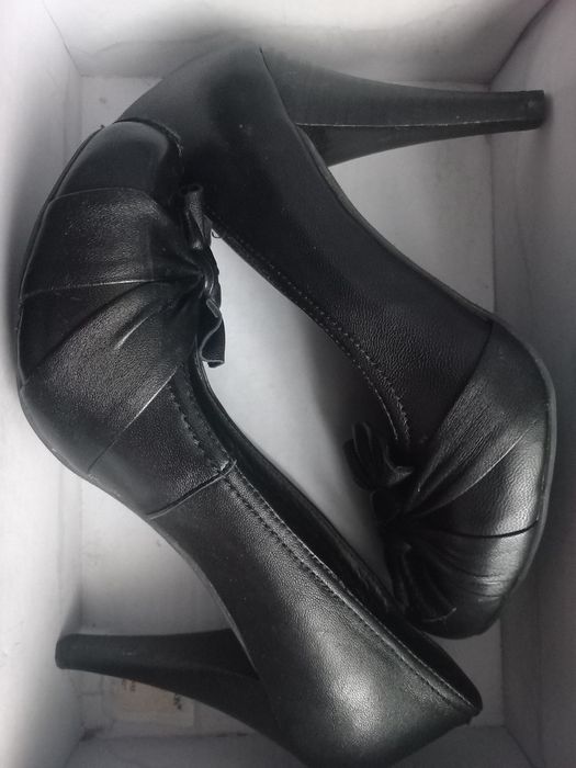 Шкіряні туфлі на підборах Brocoli