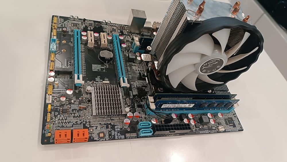 Комплект Huanan X79 E5 LGA 2011, Intel Xeon E5 2630, башта, 16GB RAM