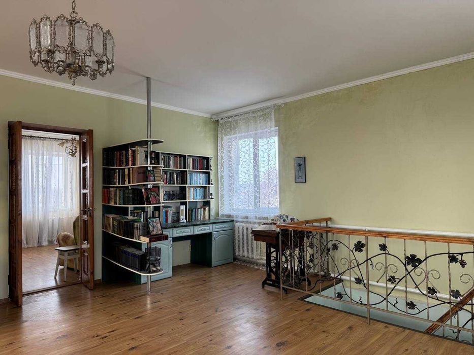 Продаж двоповерхового будинку для великої сім’ї в с. Хацьки