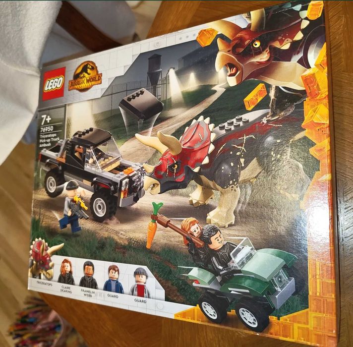 LEGO 76950 nowy BEZ Triceratopsa