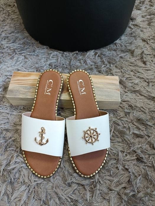 Białe skórzane klapki damskie R 40