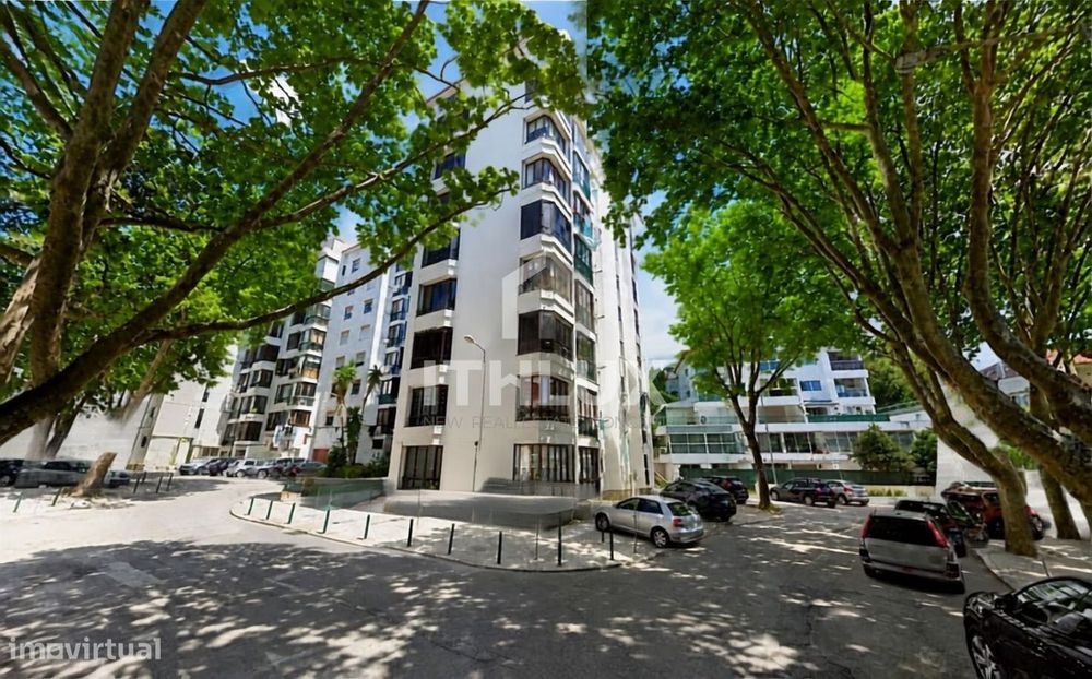 T2 na Av. de Biarritz, Monte Estoril – junto à praia