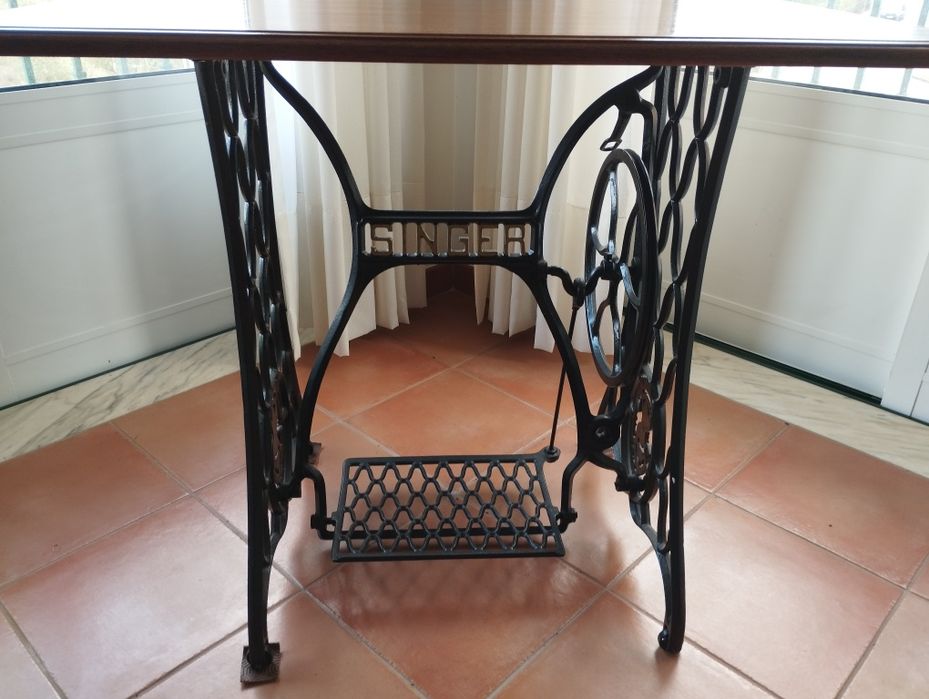 Mesas de costura Singer e Husqvarna