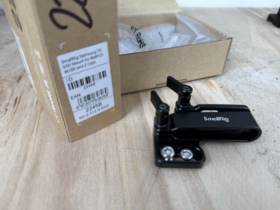 SmallRig 2245B Uchwyt SSD Samsung T5 T7 T9 Stan BDB KOMPLET Jak NOWY Rig Klatka operatorska BMPCC 4K Kamera Sony Mocowanie dysku