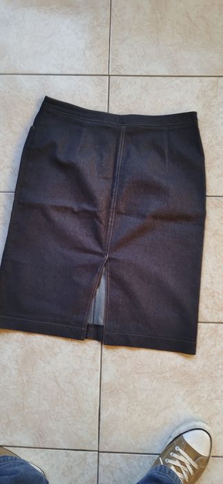 Saia direita p/ senhora.