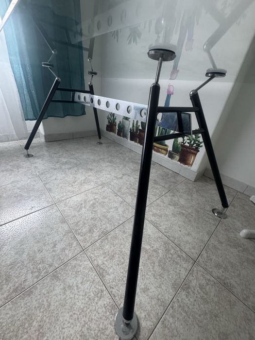 Mesa de sala com cadeiras