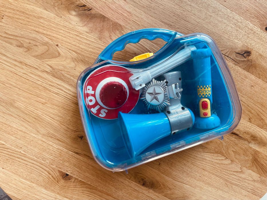 Zestaw policjanta w walizce , akcesoria