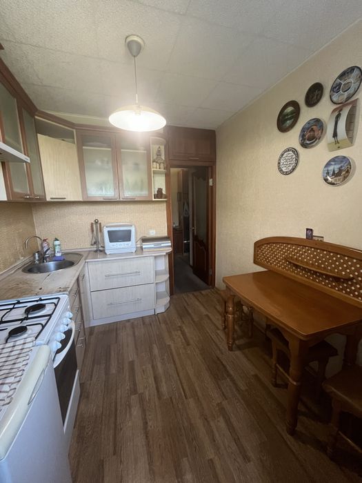 Продам 4-х кімнатну квартив , 80м2 в цегляному будинку по пр-т Миру