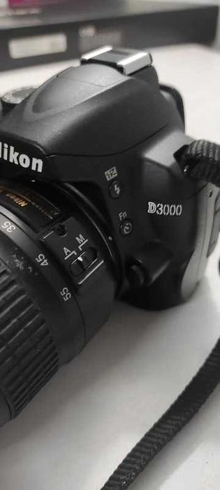 Nikon D3000 + Objetiva 18‑55mm – Excelente estado