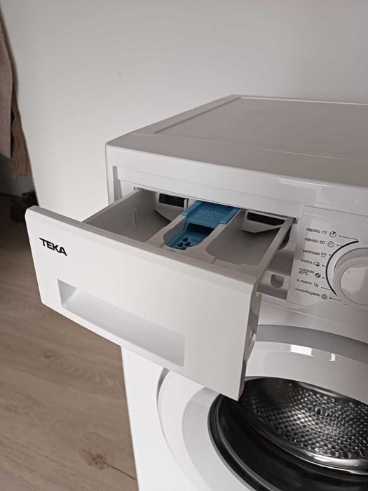 Vende-se: Máquina de Lavar Roupa TEKA TKL 1068T EU